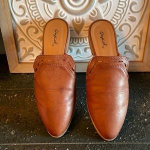 Qupid tan mule slides